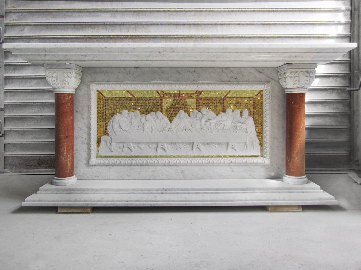 Altare in bianco Carrara e rosso Alicante